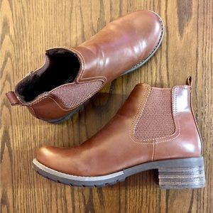 Eastland women’s tan boot